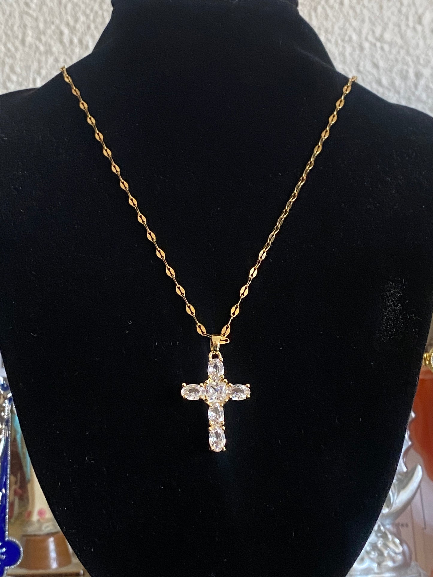 Collier croix de brillance